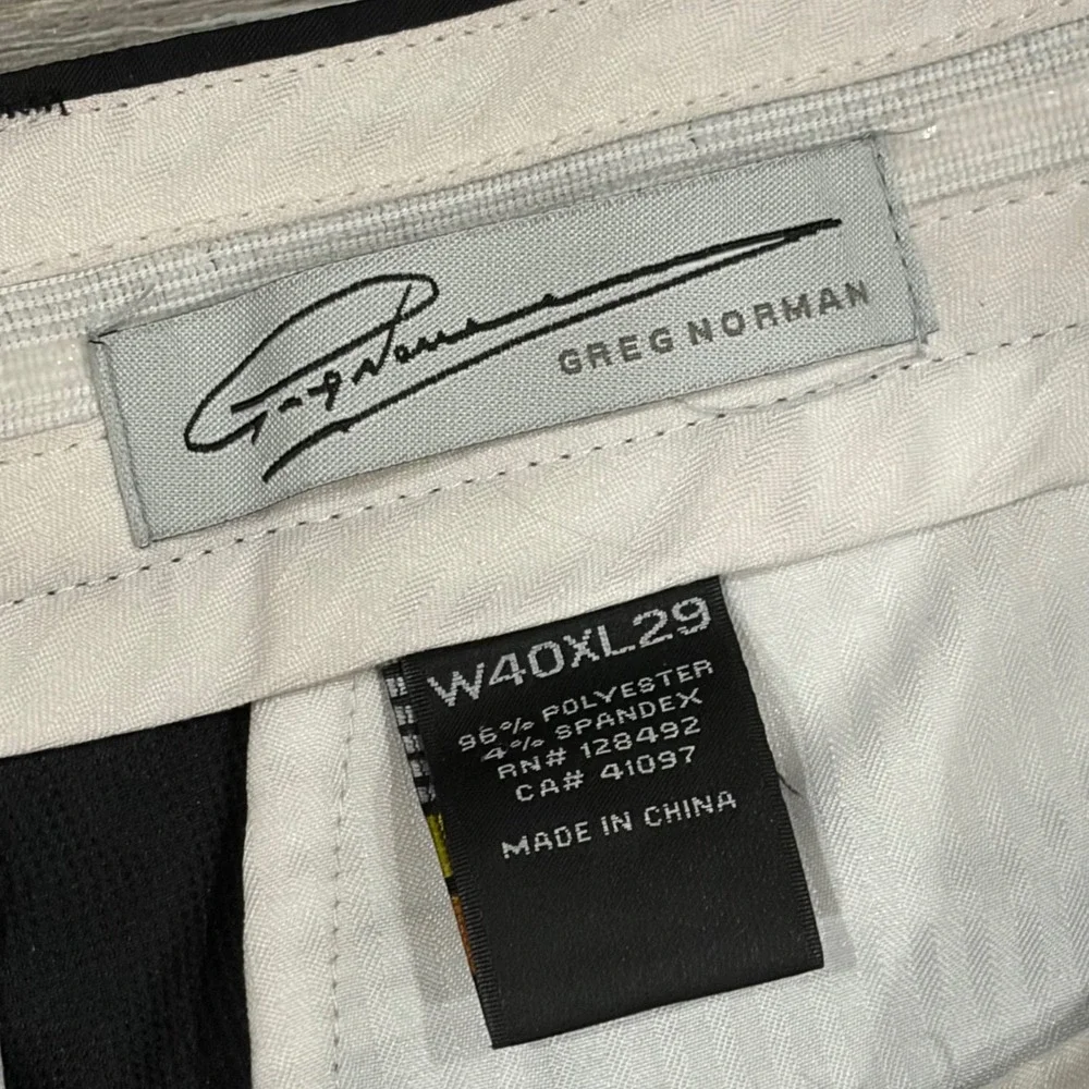 Greg Norman Mens‎ Blk Golf Pants 40x29 Flat Front Performance Stretch Shark Logo